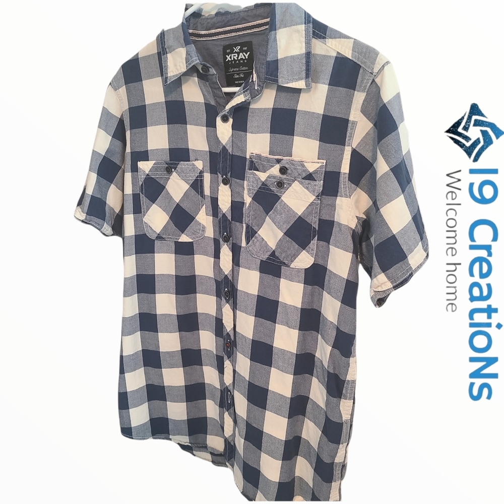 E.U.C Men's Short sleeve button slim fit- Medium